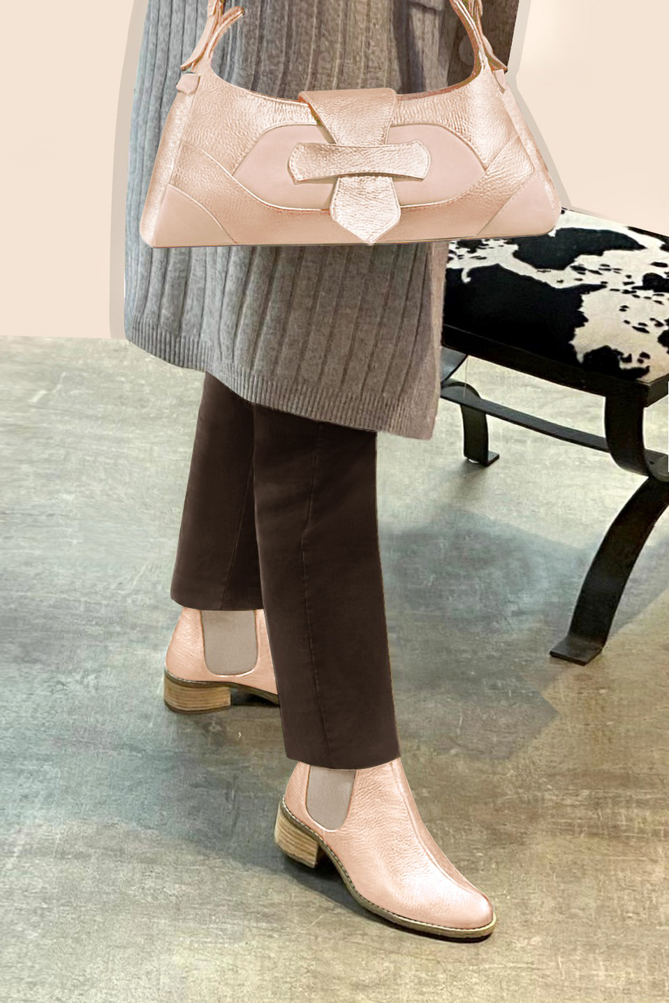 Dress handbag in powder pink leather - Worn view